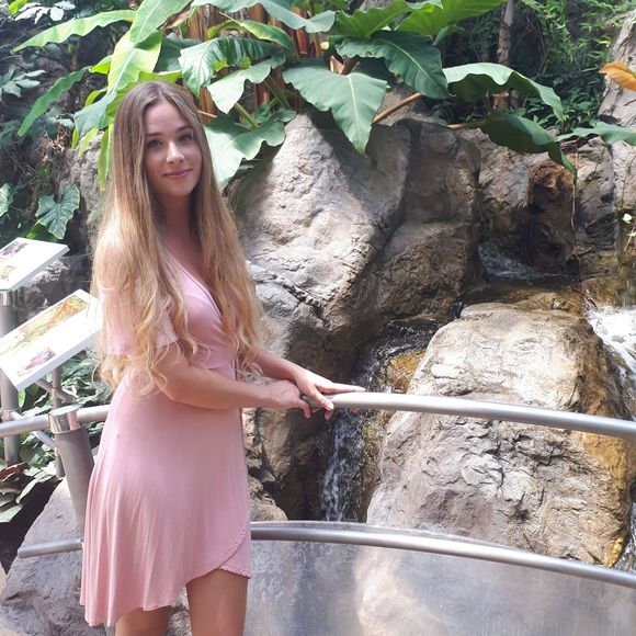 Meet your Posher, Chelsea - Picture 1 of 1